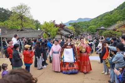 문경찻사발축제 한복패션쇼, 인산인해