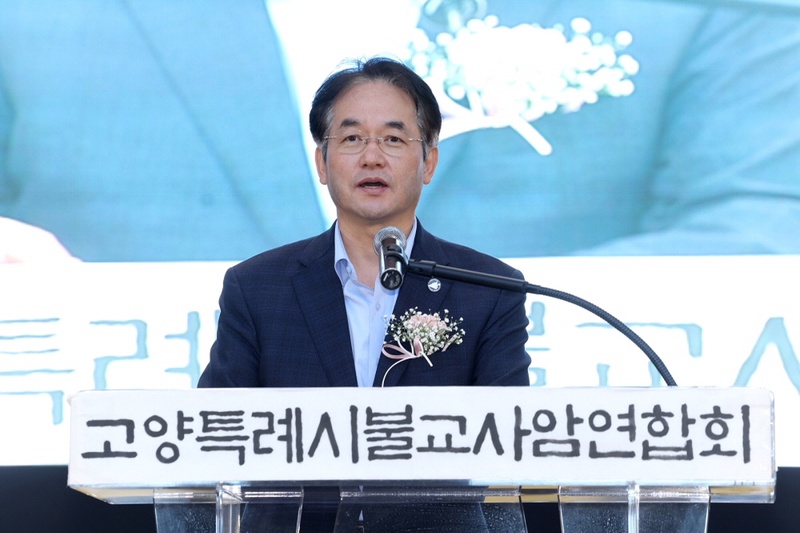 ▲ 2025년 부처님오신날 연등제에서 축사 중인 이동환 고양특례시장