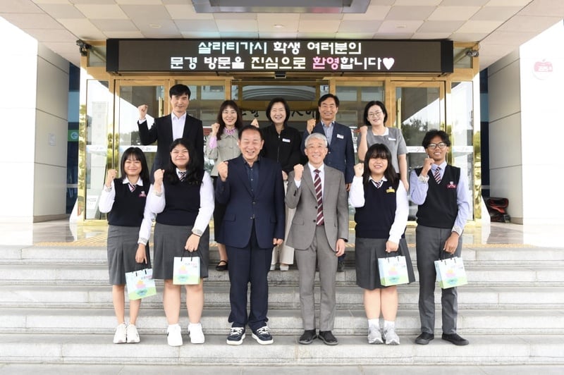 신현국 문경시장, 인니(印尼) 살라티가시 장학생 4명 초청 환담