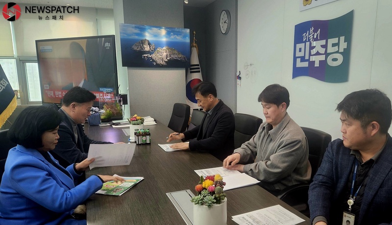 ▲정윤경 부의장-최종현 대표의원, 축산 농가 경영난해소 방안에 대한 업무보고 청취